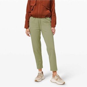 Lululemon Keep Moving 7/8 Luxtreme pull on pants